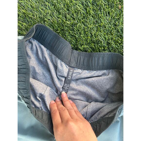 Vuori Men's Kore shorts size L - Picture 2 of 3